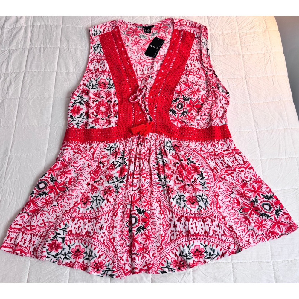 NWT Torrid Crinkle Gauze Crochet Inset Lace Up Medallion Top 1 1X 14-16 - Picture 3 of 9
